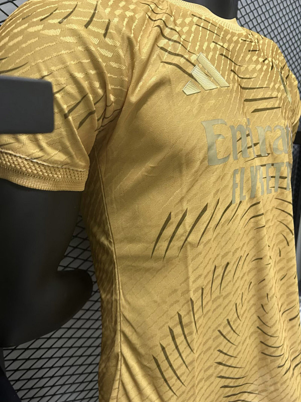 Real Madrid 25/26 Real Madrid Gold Special Player 7