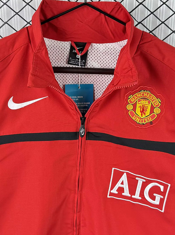 Manchester United 10/11 Manchester United Red Windbreaker 3