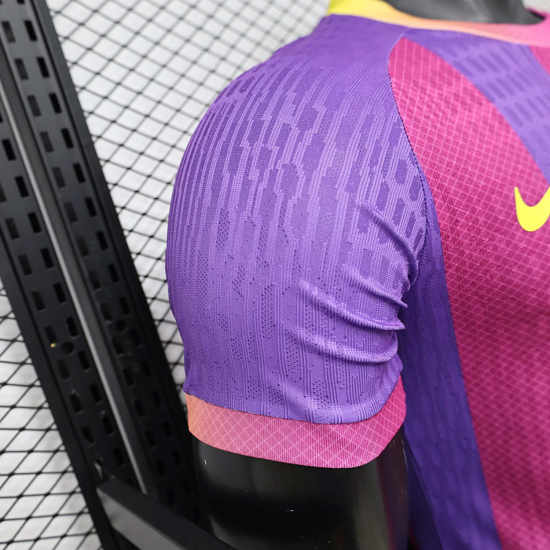 Barcelona 25/26 Barcelona Vivid Purple Noble Red Midwest Gold Special Player 5