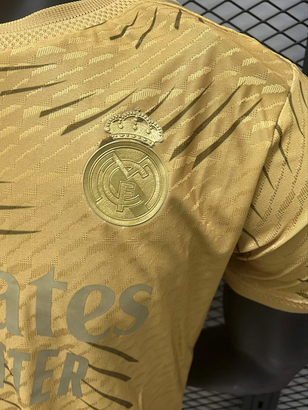 Real Madrid 25/26 Real Madrid Gold Special Player 4