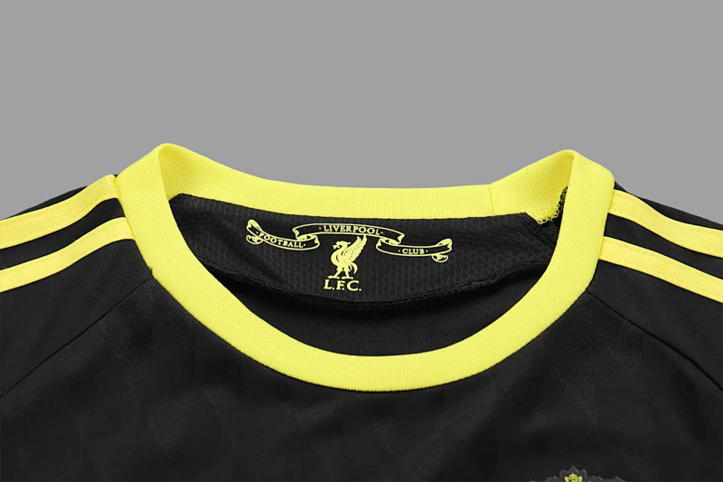 Liverpool 10/11 Liverpool Third Kids Retro Size 16-28 10