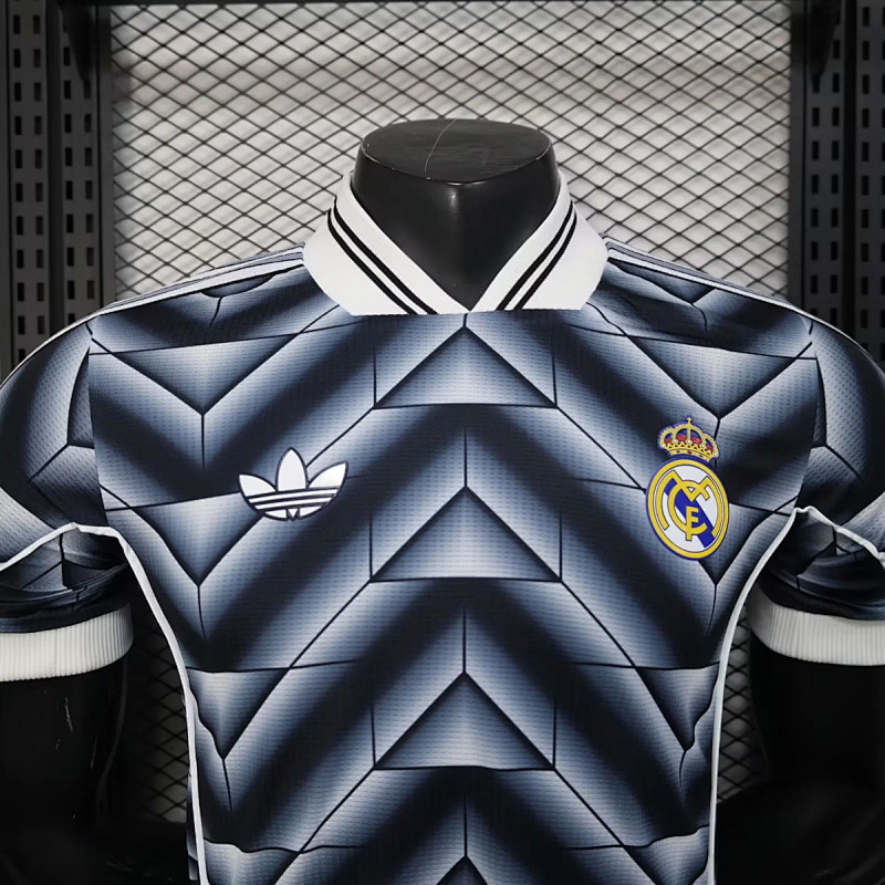 Real Madrid 25/26 Real Madrid Lifestyle Black Player Retro 2
