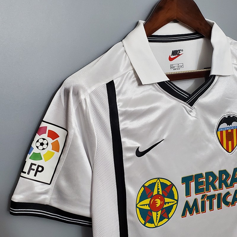 Valencia 00-01 Valencia home 12