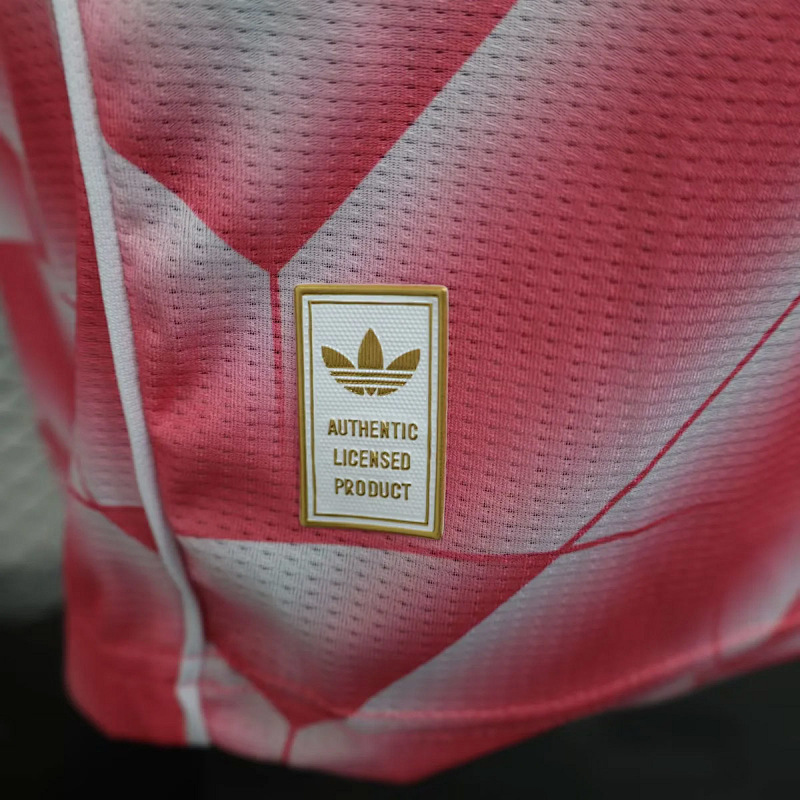 Real Madrid 25/26 Real Madrid Lifestyle Pink Player Retro 7