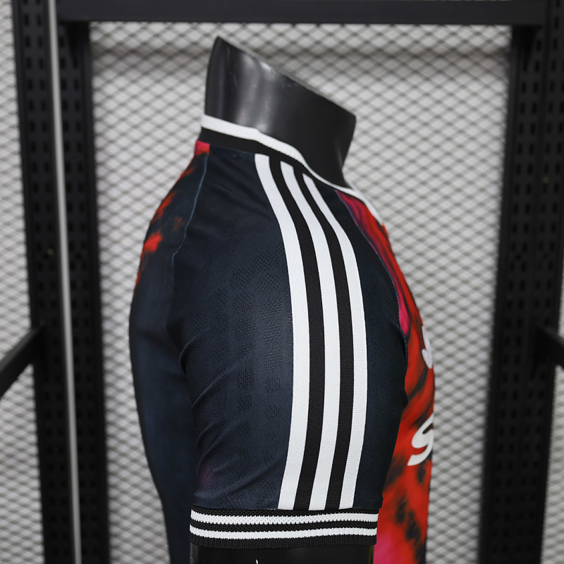 Manchester United 26/27 Manchester United Special Player Vibrant Red and Black 4