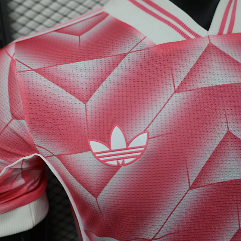 Real Madrid 25/26 Real Madrid Lifestyle Pink Player Retro 3