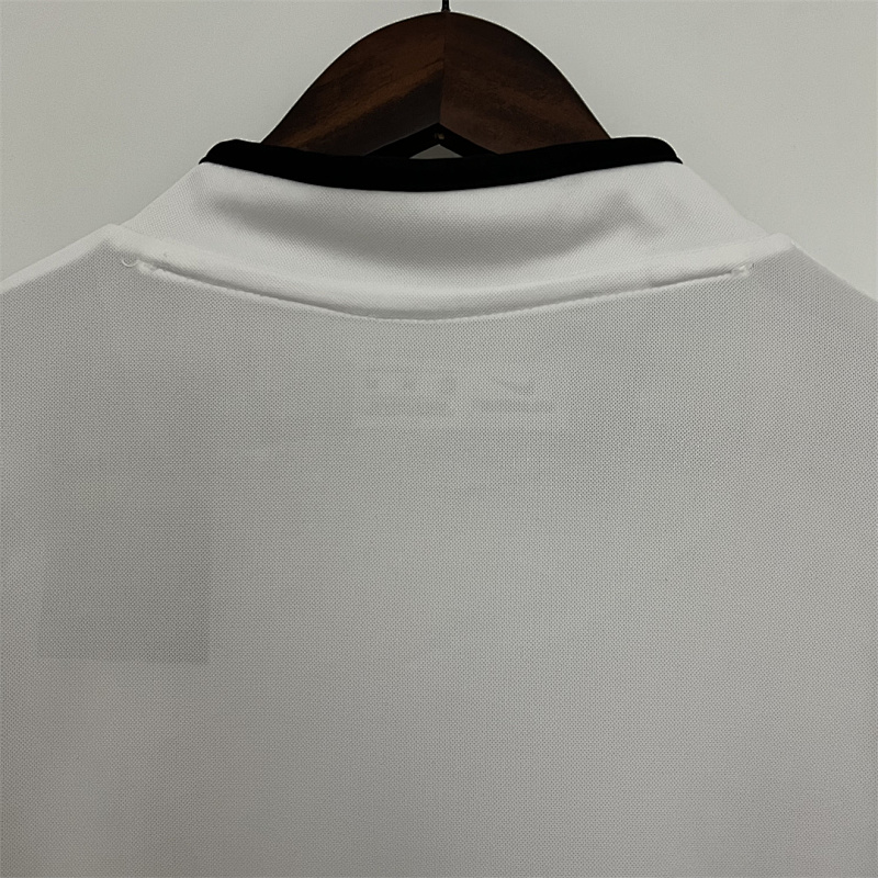 Valencia 03-04 Valencia home white 2