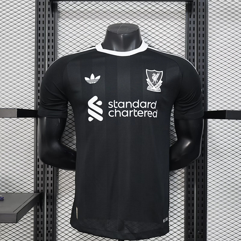 Liverpool 25/26 Liverpool Goalkeeper 4 Player 2