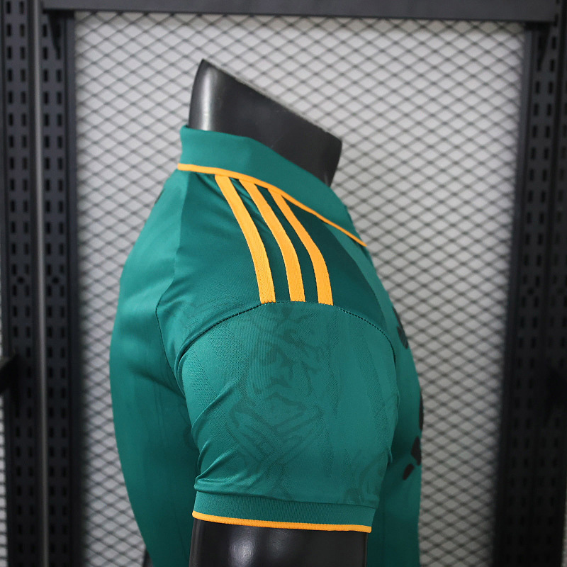 Liverpool 26/27 Liverpool Green Black Retro Player 6