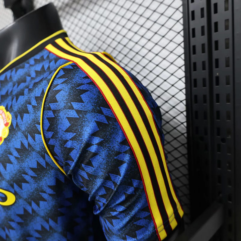 Manchester United 25/26 Manchester United Vintage-Style 90/92 Dark Blue Player 6