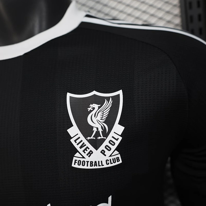 Liverpool 25/26 Liverpool Goalkeeper 4 Player 5