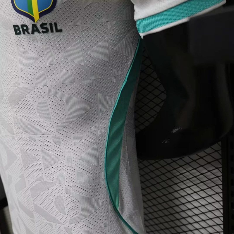 Brasile Brazil Special Edition White with Green Neck Player 4
