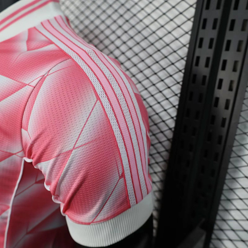 Real Madrid 25/26 Real Madrid Lifestyle Pink Player Retro 6