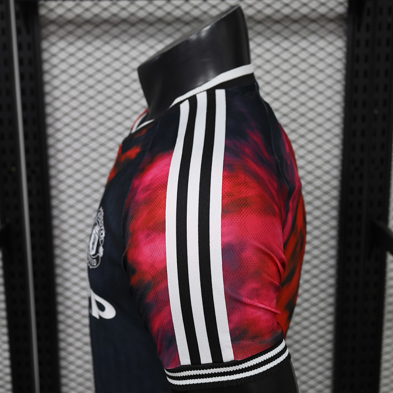 Manchester United 26/27 Manchester United Special Player Vibrant Red and Black 3