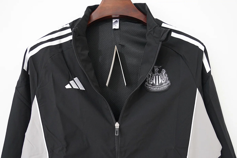 Newcastle 25/26 Newcastle United Black Windbreaker 4
