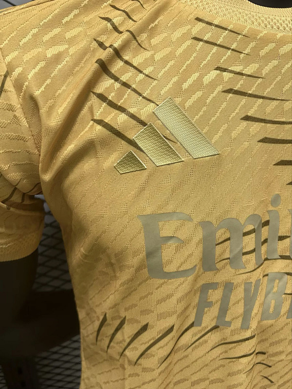 Real Madrid 25/26 Real Madrid Gold Special Player 3