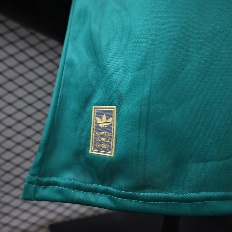 Liverpool 26/27 Liverpool Green Black Retro Player 3
