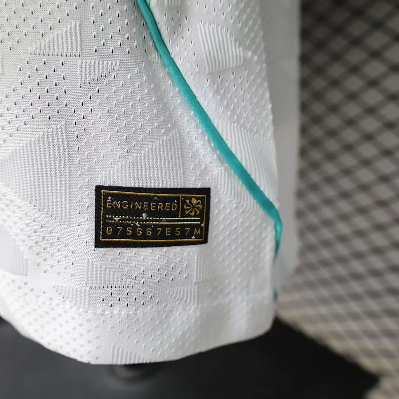 Brasile Brazil Special Edition White with Green Neck Player 2