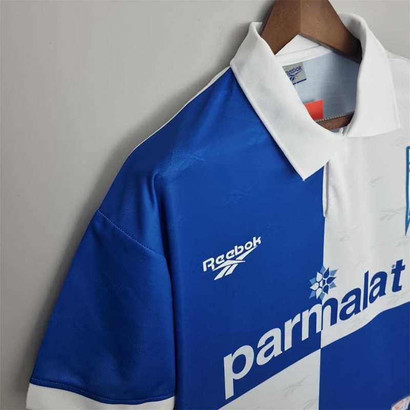 La Católica La Católica third away 5