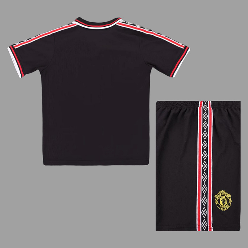 Manchester United 98/99 Manchester United Black Kids Retro Size 16-28 2