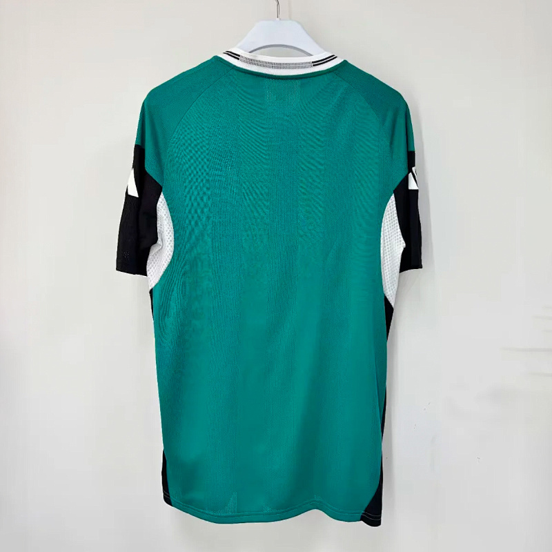 Liverpool 25/26 Liverpool Special Version Green 4