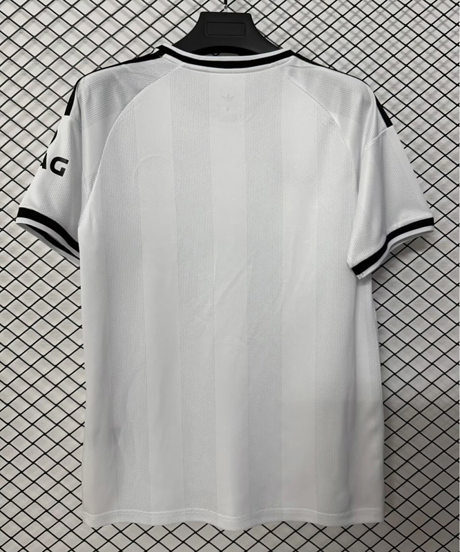 Eintracht Frankfurt 26/27 Frankfurt Away 4