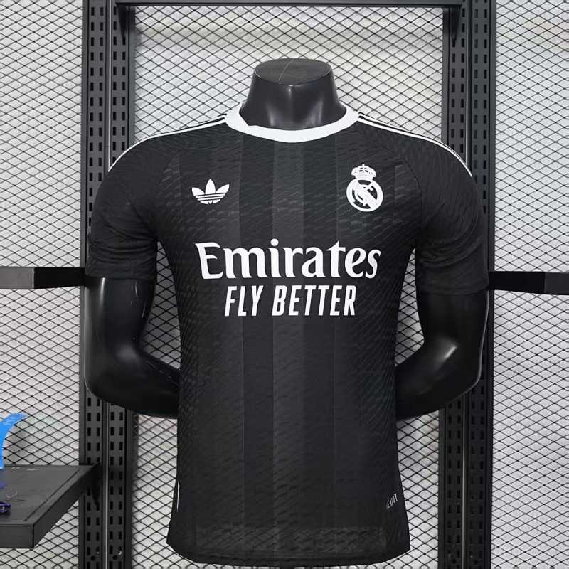 Real Madrid 25/26 Real Madrid Goalkeeper Third Player 2
