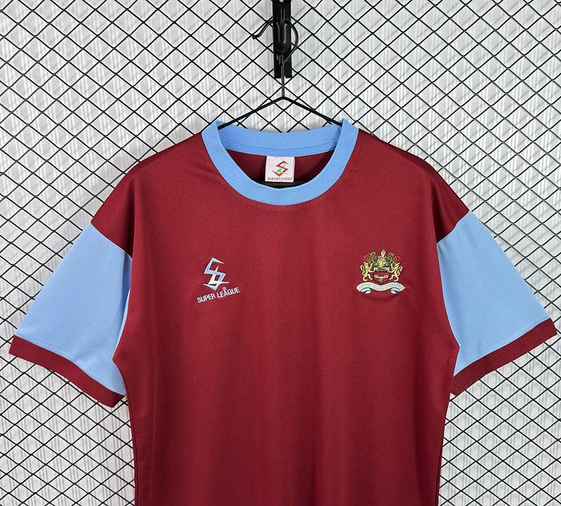 Burnley Soccer 00/01 Burnley Home Retro 3
