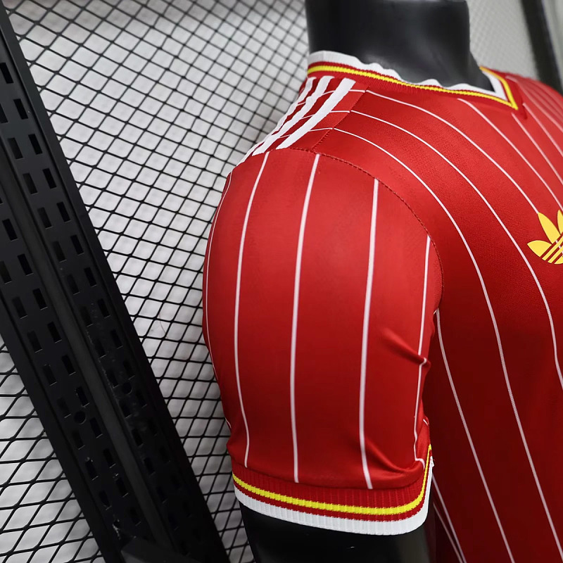 Liverpool Liverpool Concept Retro Player 6