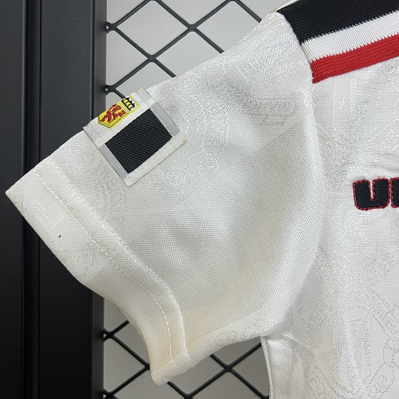 M-U size: kids M-U 97/98 away size: 16-28 4