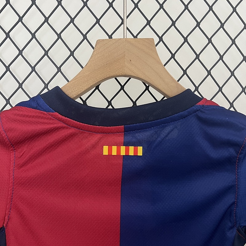 Barcelona 24/25 Kids Barcelona Home Size: 16-28 8