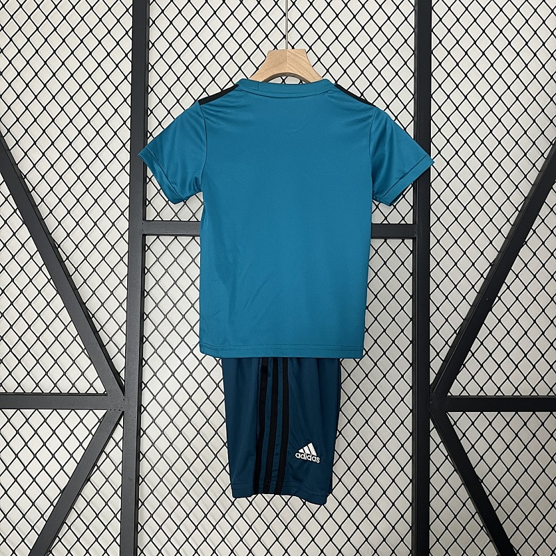 Real Madrid kids Real Madrid 17/18 third away size: 16-28 2
