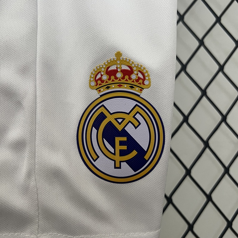 Real Madrid kids Real Madrid 16/17 home size: 16-28 8