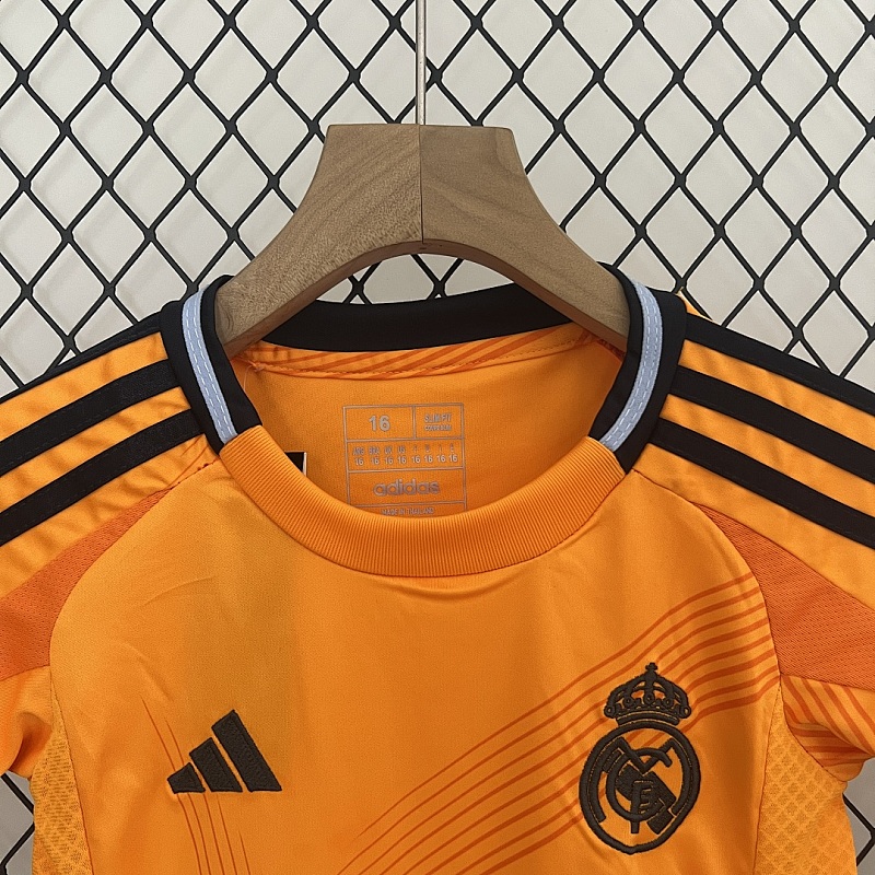 Real Madrid 24/25 Kids Real Madrid Away Size: 16-28 3