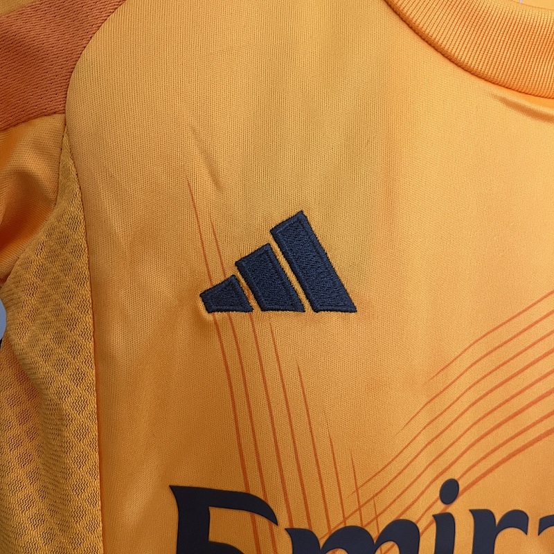 Real Madrid 24/25 Kids Real Madrid Away Size: 16-28 4