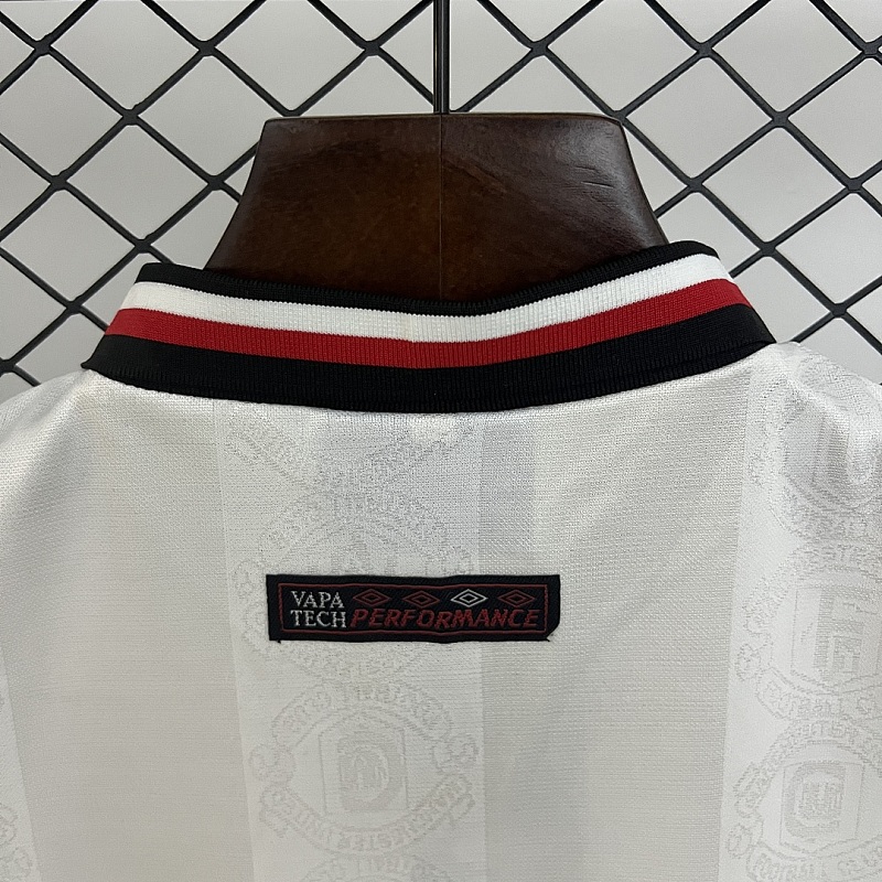 M-U size: kids M-U 97/98 away size: 16-28 2