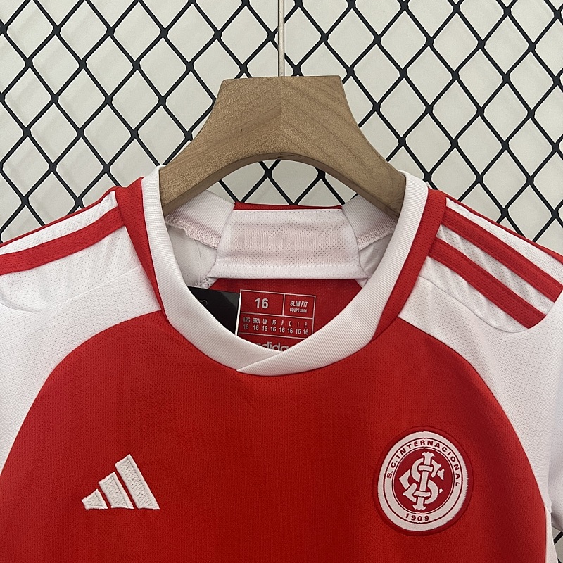 Internacional 24/25 kids Internacional home size: 16-28 3