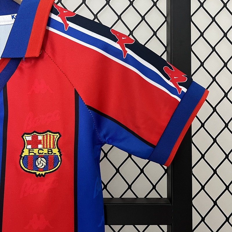 Barcelona kids Barcelona 95/97 home size: 16-28 5