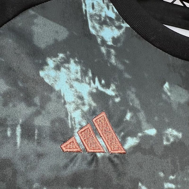 Bayern Munich Bayern Munich 2024/25 Away Kids Kit 5