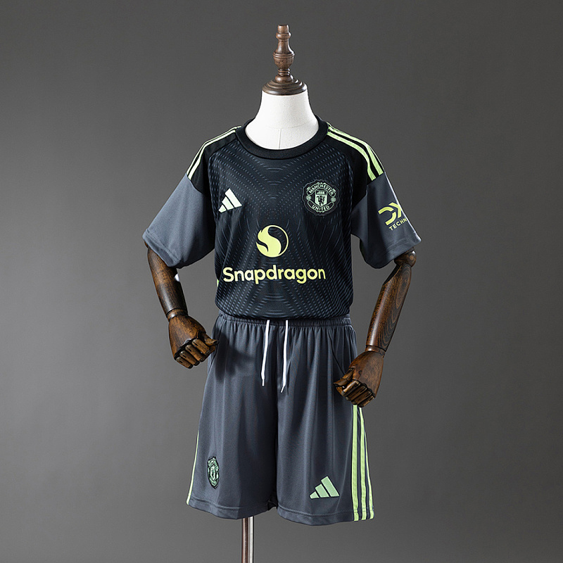 M-U Size: M-U 25/26 Kids Size: 16-28