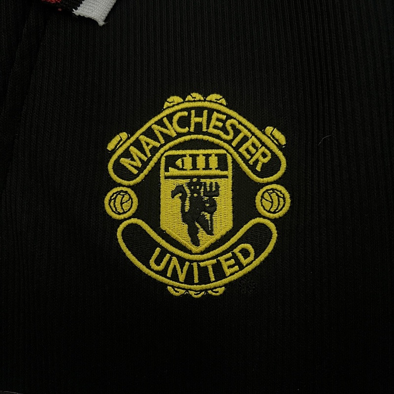 M-U Black Retro 98/99 M-U Black S-XXL 3