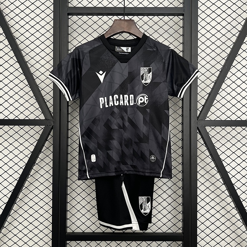 Guimarães Size: 25/26 Kids Guimarães Away Size: 16-28