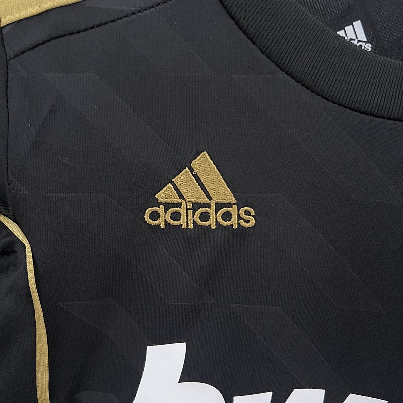 Real Madrid kids Real Madrid 11/12 away size: 16-28 4