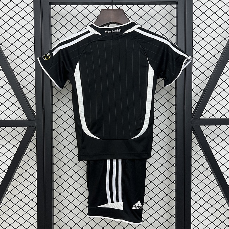 Real Madrid kids Real Madrid 06/07 away size: 16-28 5