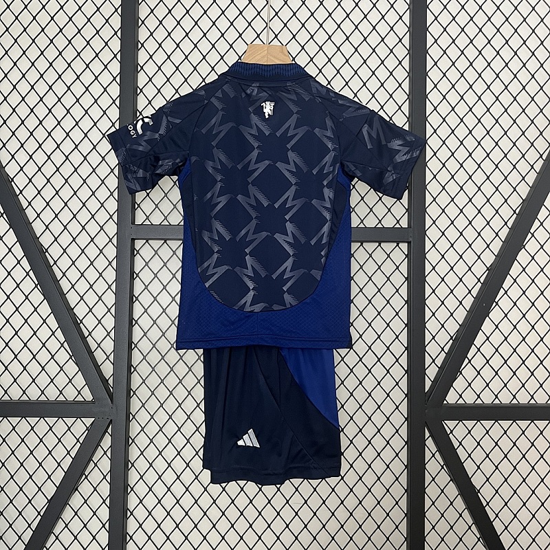 M-U Size: 24/25 Kids M-U away Size: 16-28 2