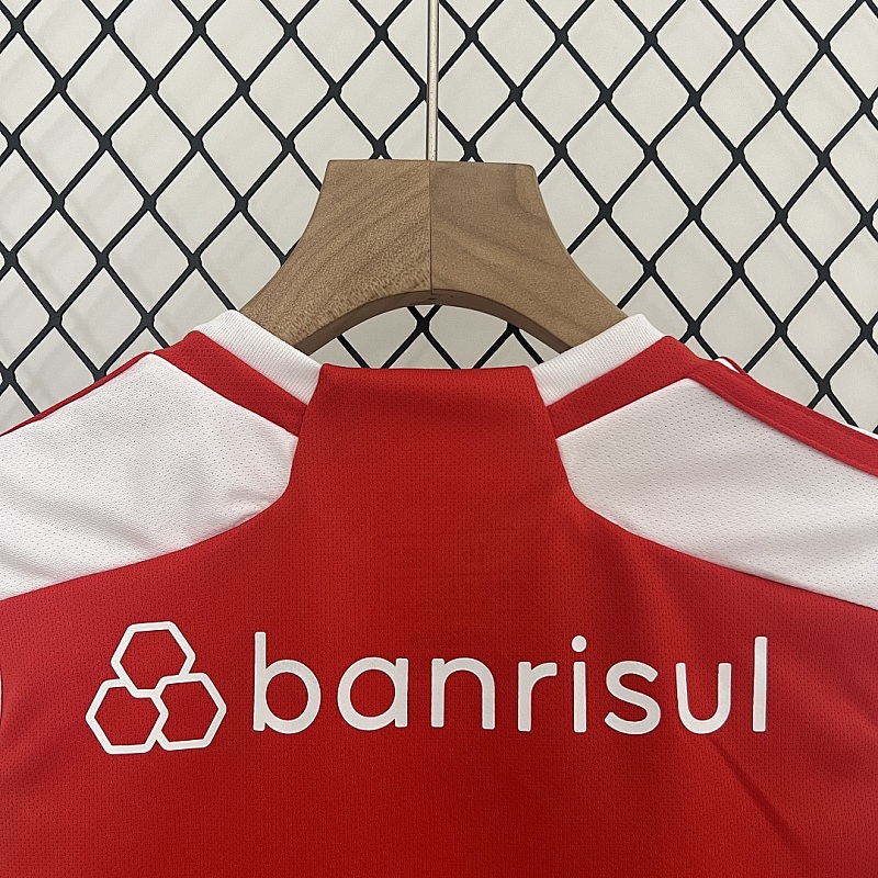 Internacional 24/25 kids Internacional home size: 16-28 9