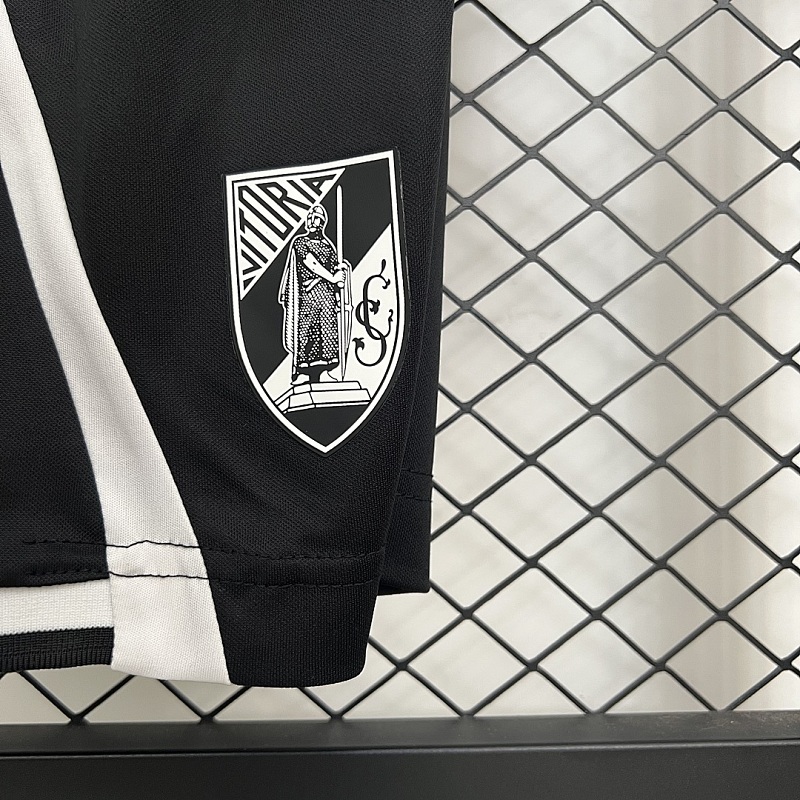 Guimarães Size: 25/26 Kids Guimarães Away Size: 16-28 10