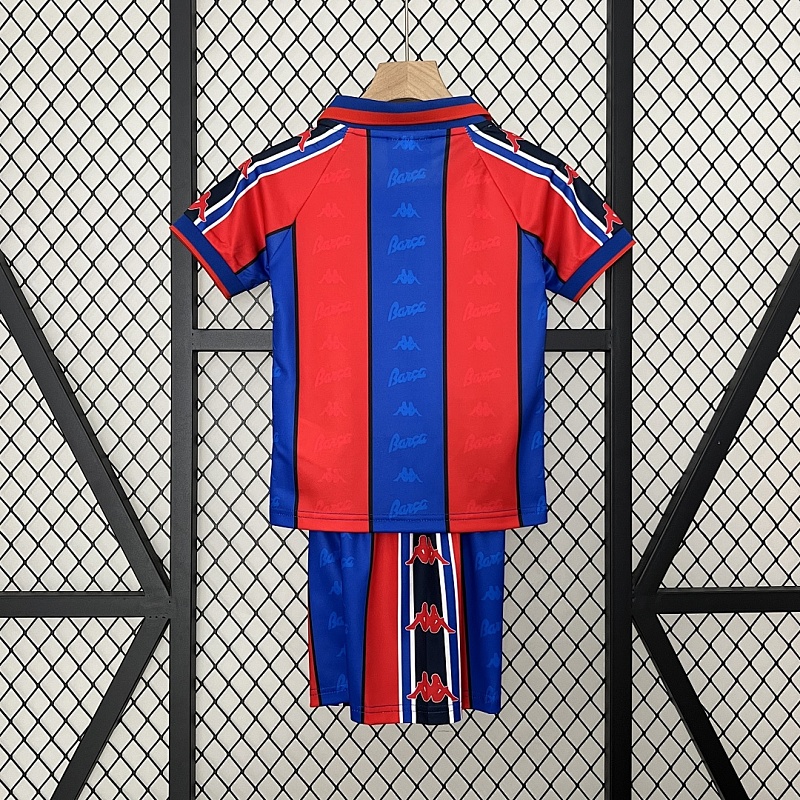 Barcelona kids Barcelona 95/97 home size: 16-28 2