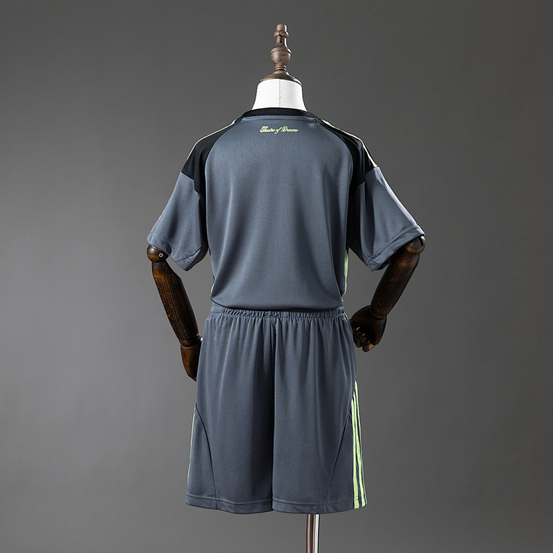 M-U Size: M-U 25/26 Kids Size: 16-28 2