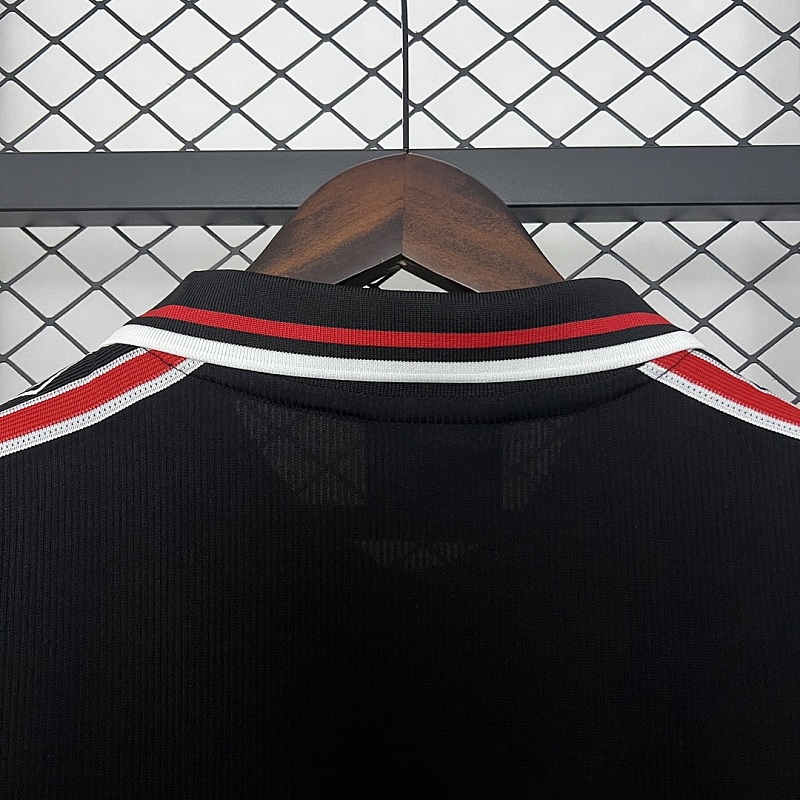 M-U Black Retro 98/99 M-U Black S-XXL 6